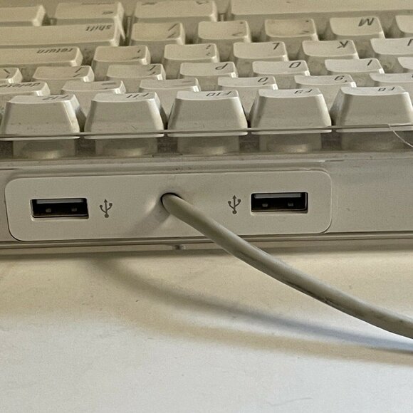 Apple 2005 Model # A1048 White/Clear Fully Functioning Wired Keyboard USB Ports - Picture 3 of 11